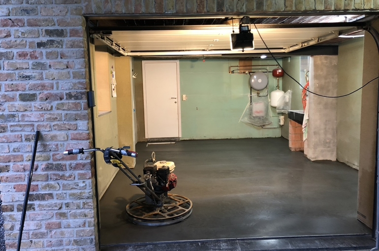 Vernieuwing garagevloer in gepolierd beton 7