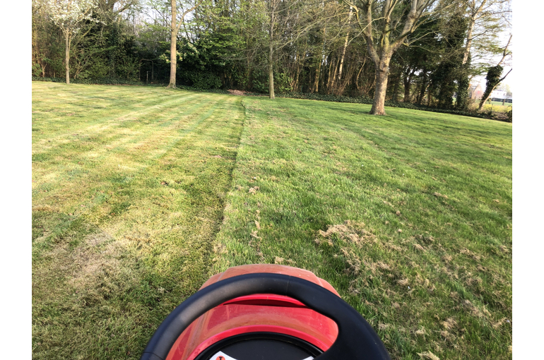 Gras maaien en wegbrengen