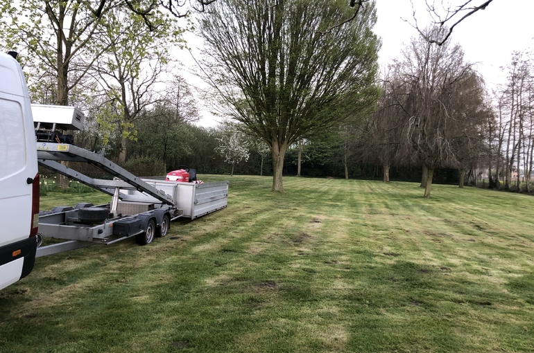 Gras maaien en wegbrengen 3