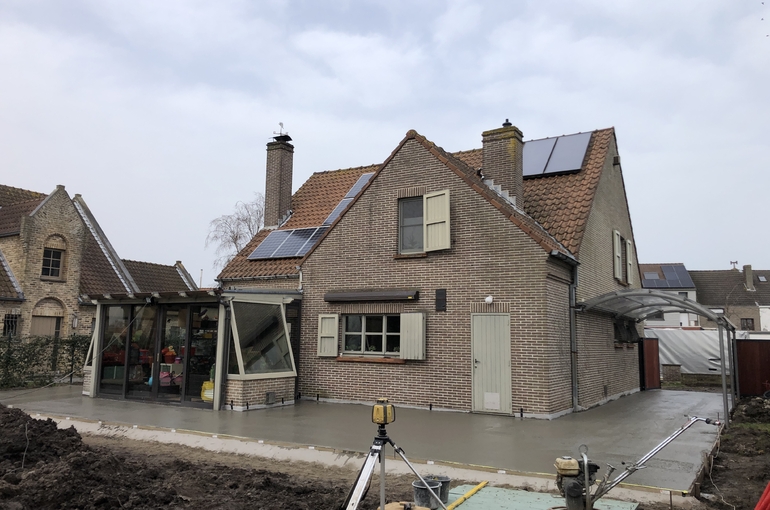 Terras en oprit in gepolierd beton 7