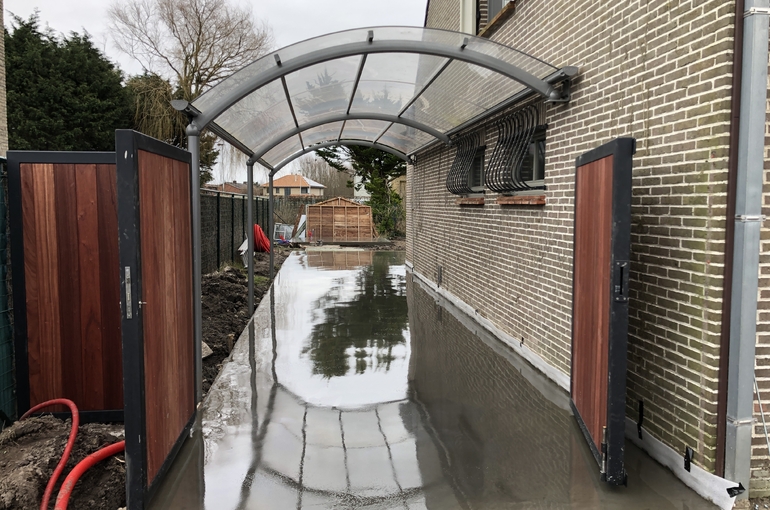 Terras en oprit in gepolierd beton 9